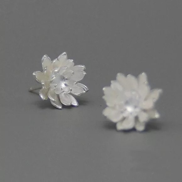 14k Gold Simple Flower Stud Earrings Sterling Silver - Picture 3 of 8